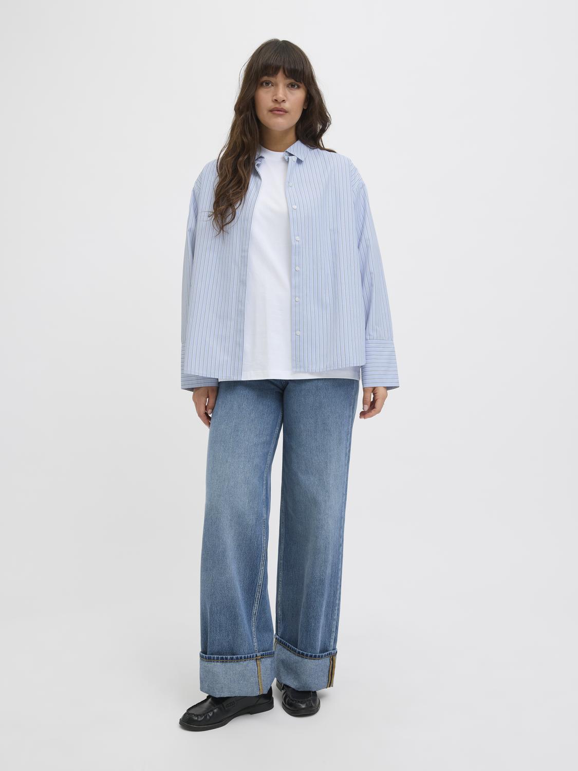 model_shot-front_full